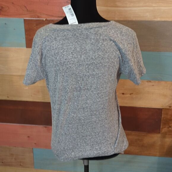 💜5/$25 nwt small Disney Mickey mouse v-neck t-shirt - Picture 3 of 4